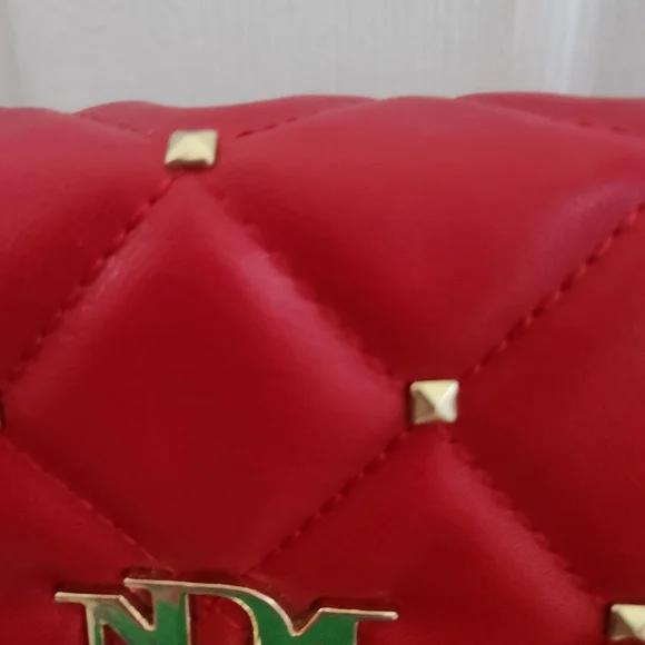 Badgley Mischka Red Quilted Leather Shoulder Bag with Chain Detail - Picture 3 of 9